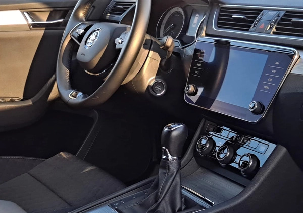 Skoda Superb cena 91000 przebieg: 67400, rok produkcji 2020 z Słupsk małe 46